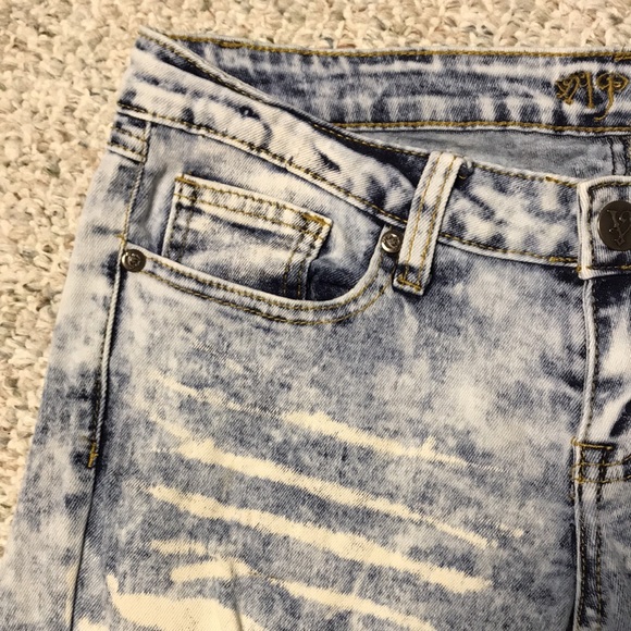 VIP Distressed Jeans ! - Picture 3 of 7